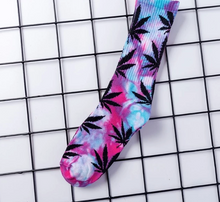 Load image into Gallery viewer, High Tie-dyed Leaf Socks
